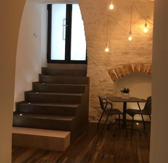 Пансион L Archasetta Historic Apartments