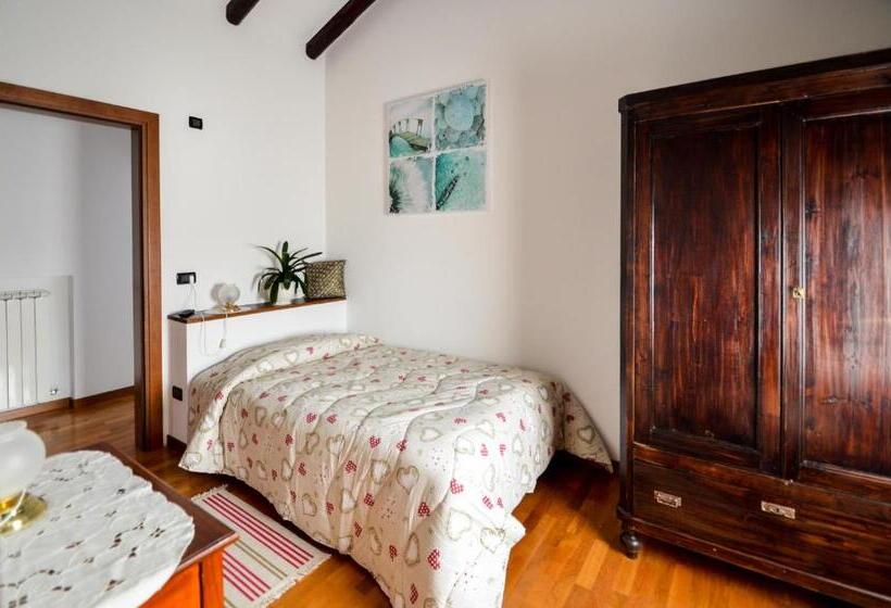 Bed and Breakfast Chiaro Di Luna
