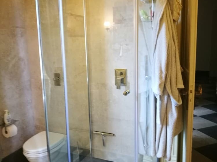 تختخواب و صبحانه Garibaldi 15