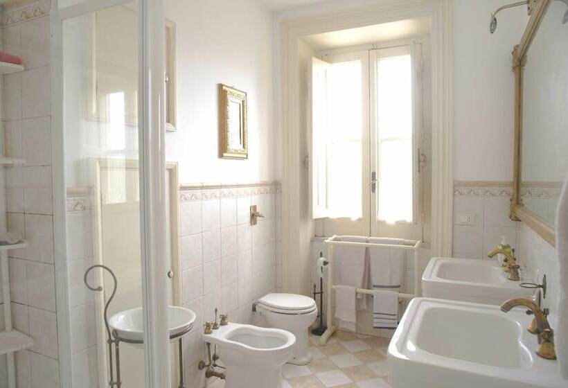 تختخواب و صبحانه Garibaldi 15