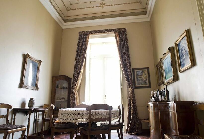 تختخواب و صبحانه Garibaldi 15