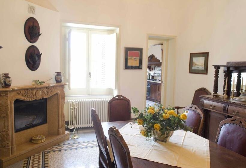 تختخواب و صبحانه Garibaldi 15