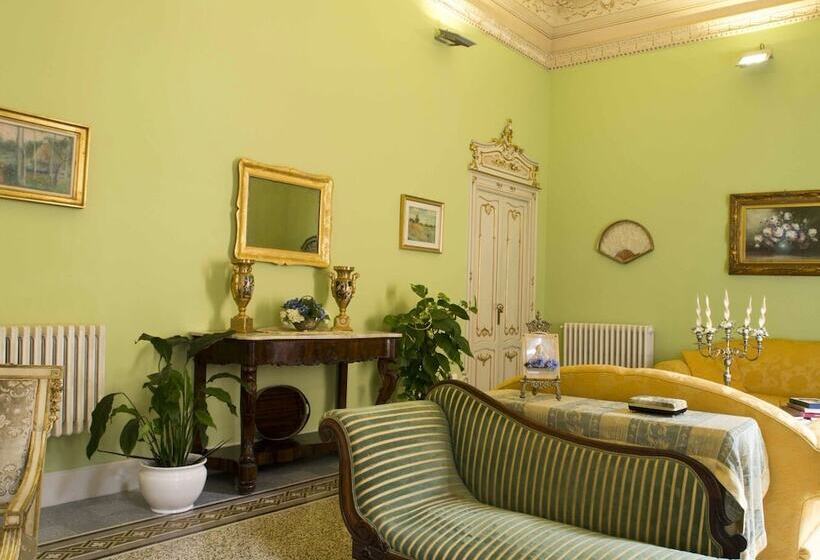 تختخواب و صبحانه Garibaldi 15