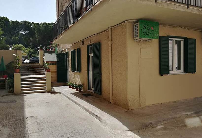 پانسیون Guest House B&b Via Marina