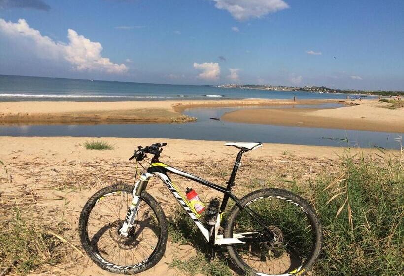 تختخواب و صبحانه Cala Arenella Near Spiaggia Foggia