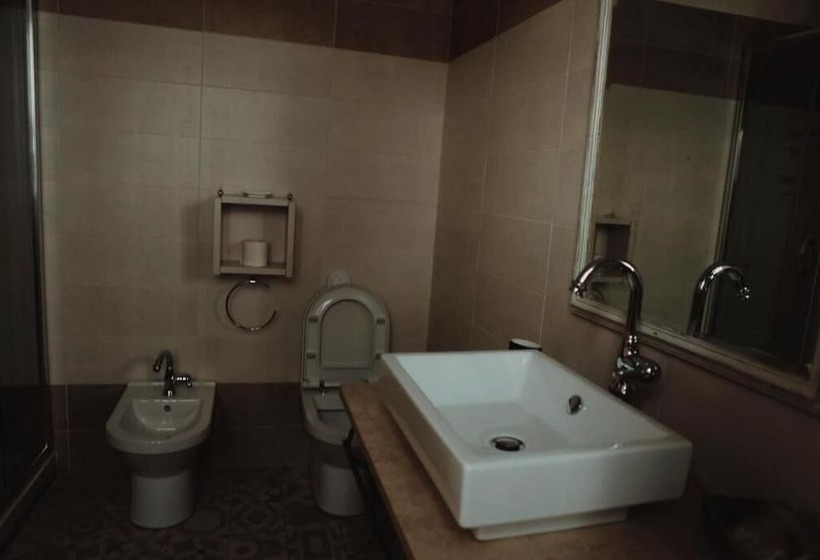 مبيت وإفطار Villa Alemi