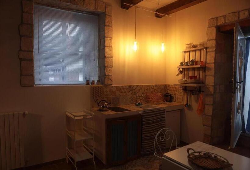 مبيت وإفطار Villa Alemi