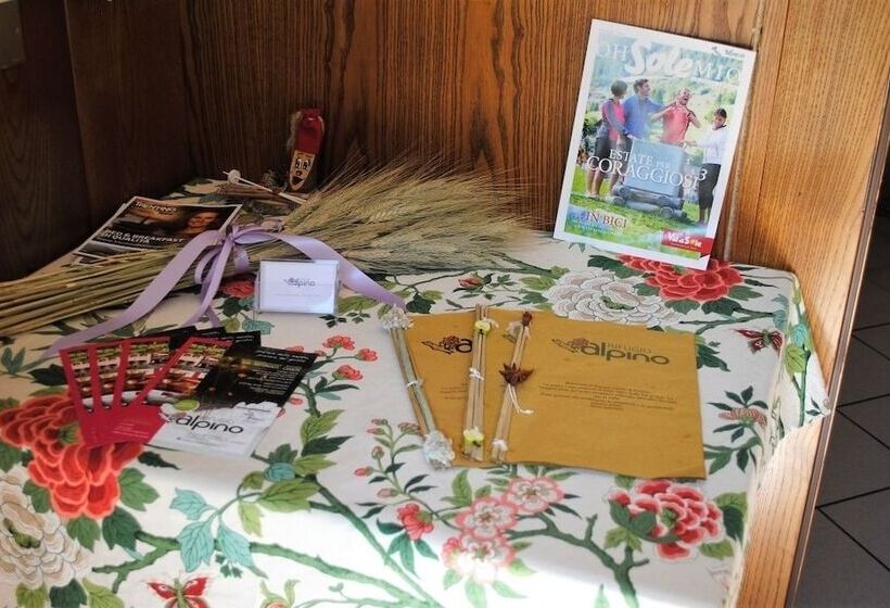 פונדק Rifugio Alpino Fazzon