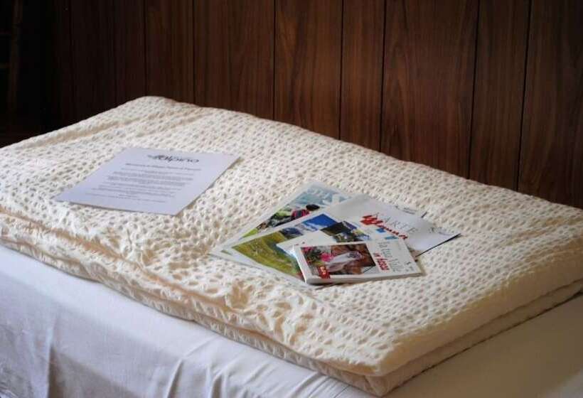 פונדק Rifugio Alpino Fazzon