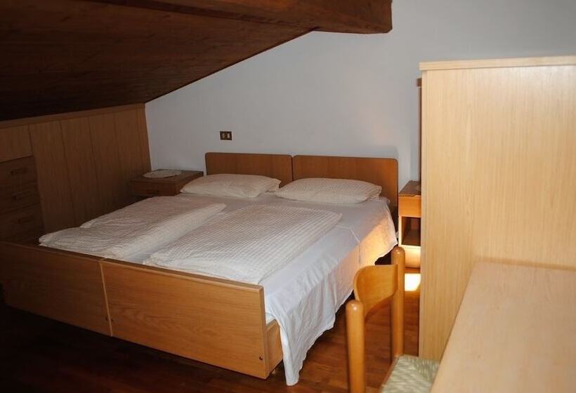 פונדק Rifugio Alpino Fazzon