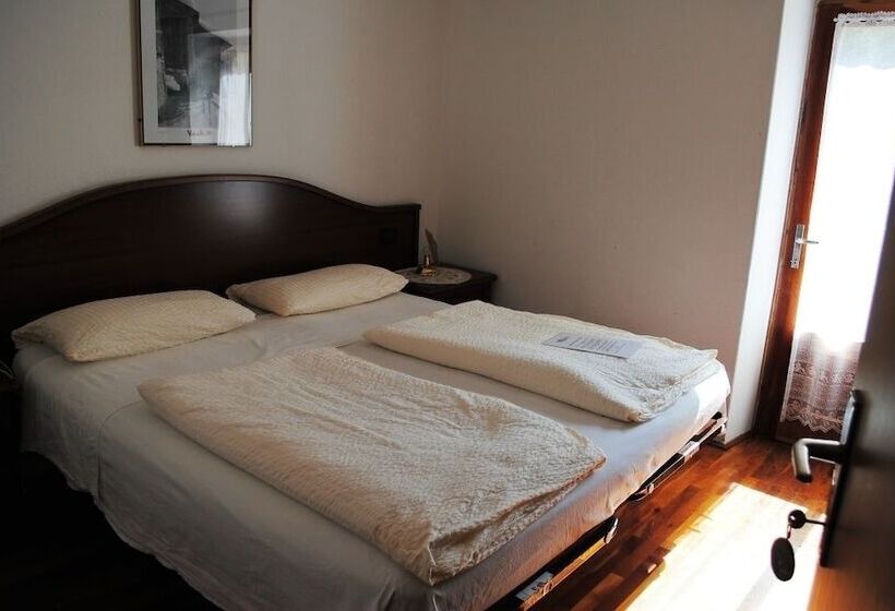 פונדק Rifugio Alpino Fazzon