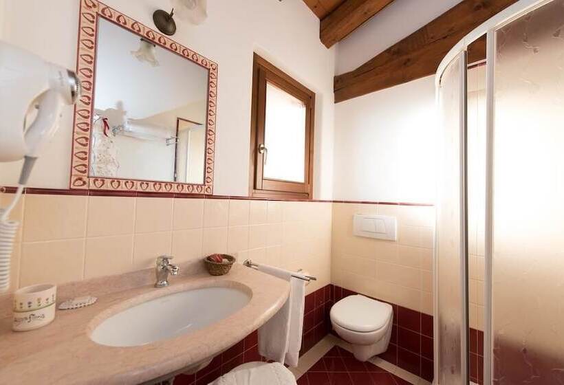 בית מלון כפרי Agriturismo Albafiorita