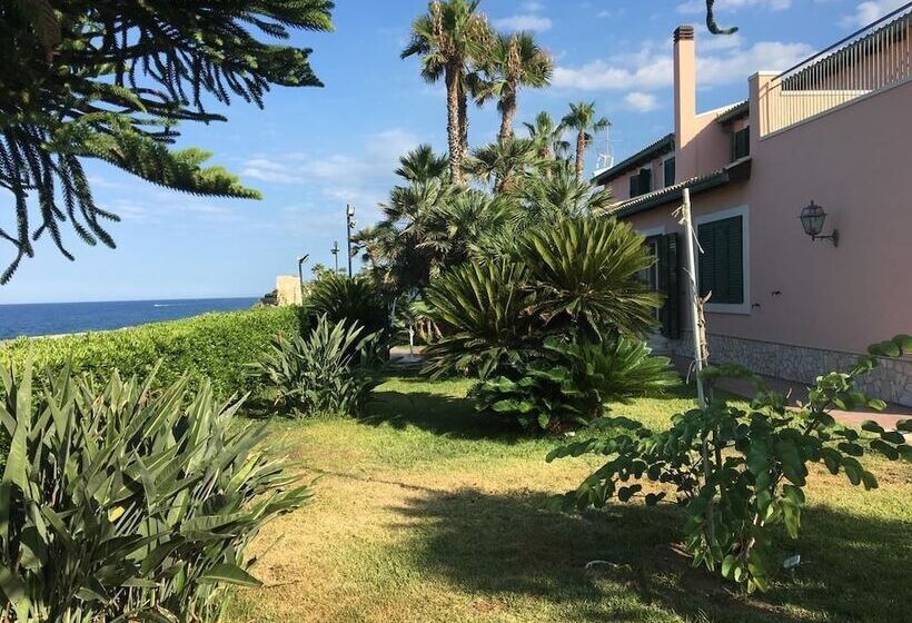 پانسیون Villa Sara