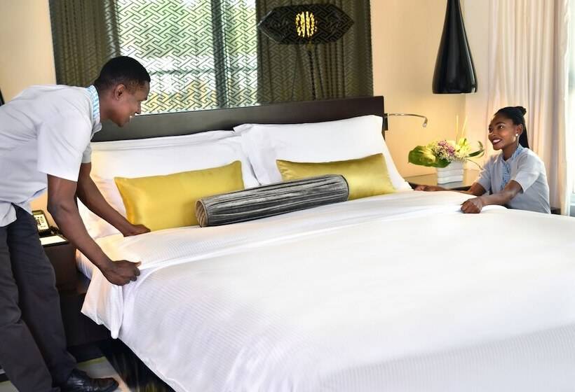 هتل Al Ain Rotana