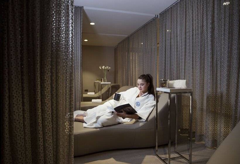 Отель Al Maha Arjaan By Rotana