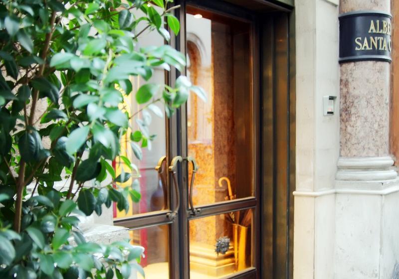 هتل Albergo Santa Chiara