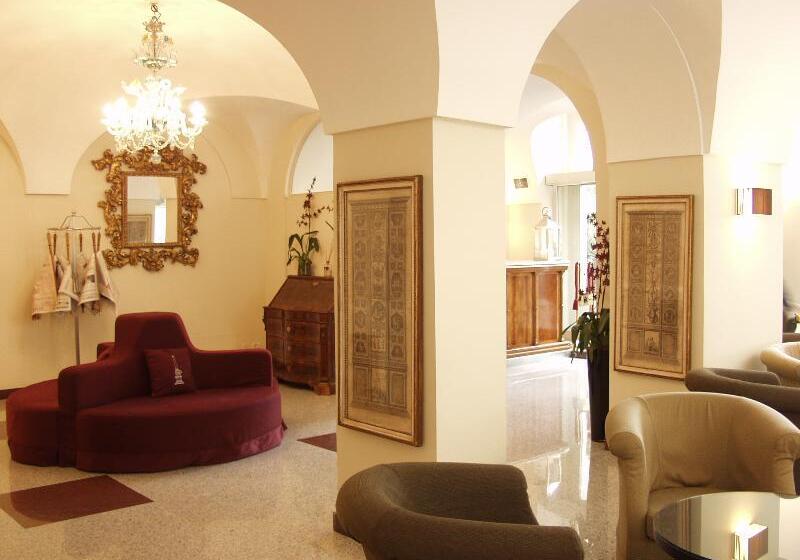 هتل Albergo Santa Chiara