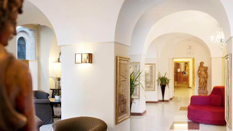 هتل Albergo Santa Chiara