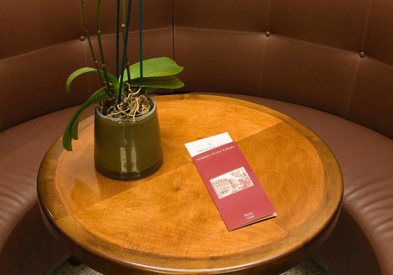 هتل Albergo Santa Chiara