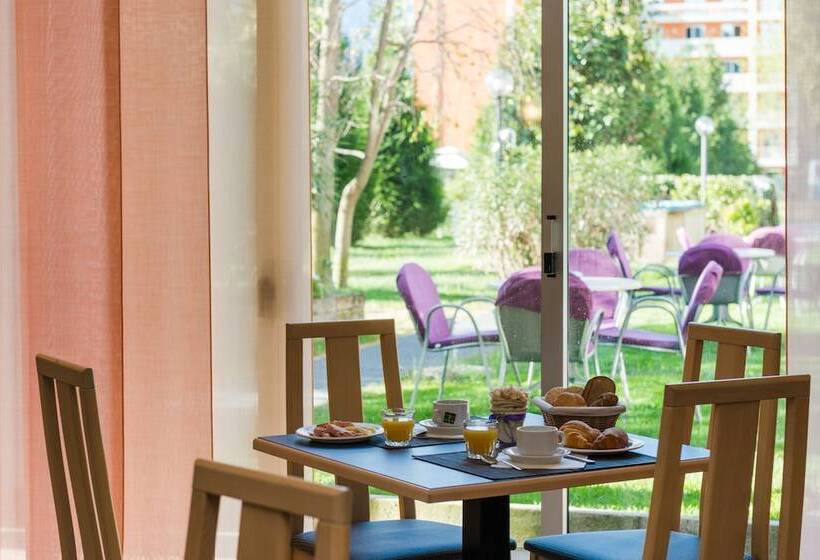 هتل Ambassador Suite