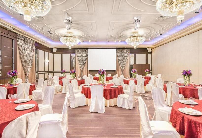 هتل Ana Crowne Plaza Kumamoto New Sky, An Ihg