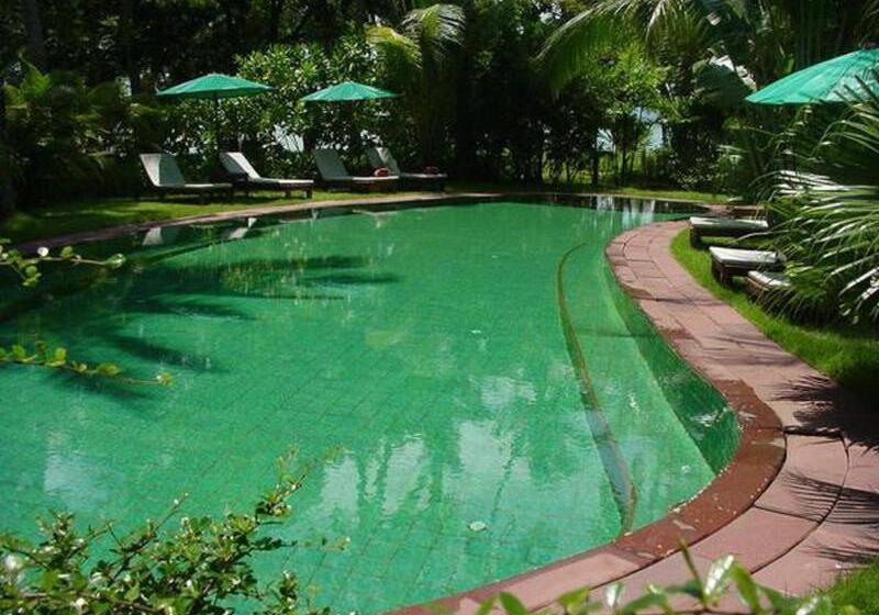 בית מלון כפרי Baan Mai Beachfront Phuket Lone Island