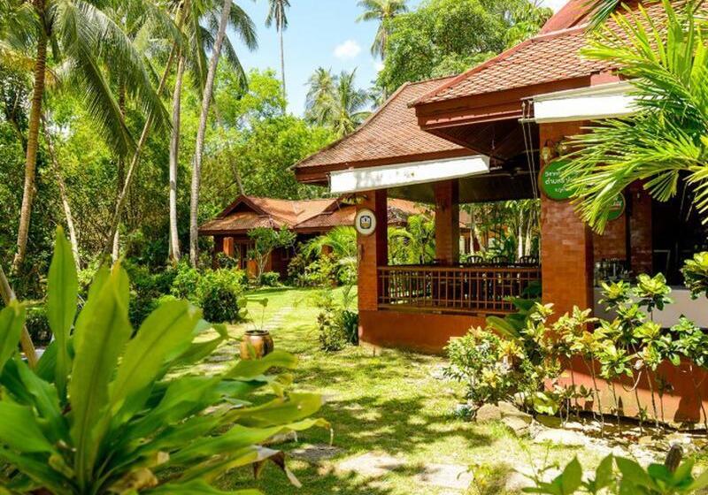 בית מלון כפרי Baan Mai Beachfront Phuket Lone Island