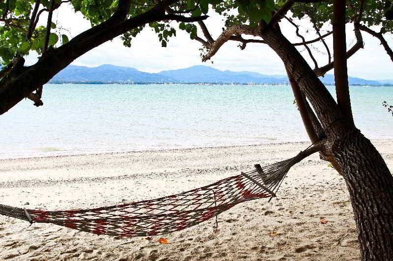 בית מלון כפרי Baan Mai Beachfront Phuket Lone Island