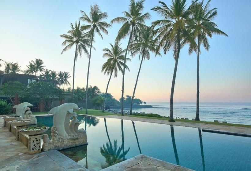 בית מלון כפרי Candi Beach Resort & Spa