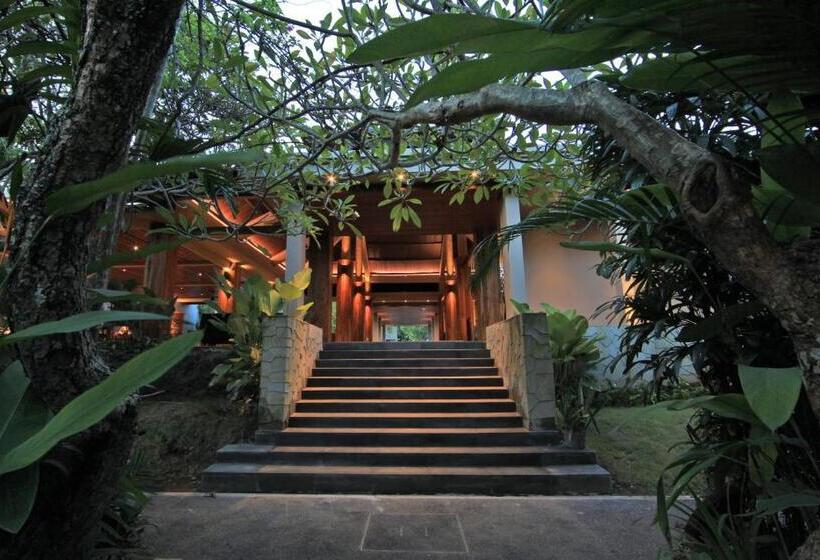 酒店 Candi Beach Resort & Spa