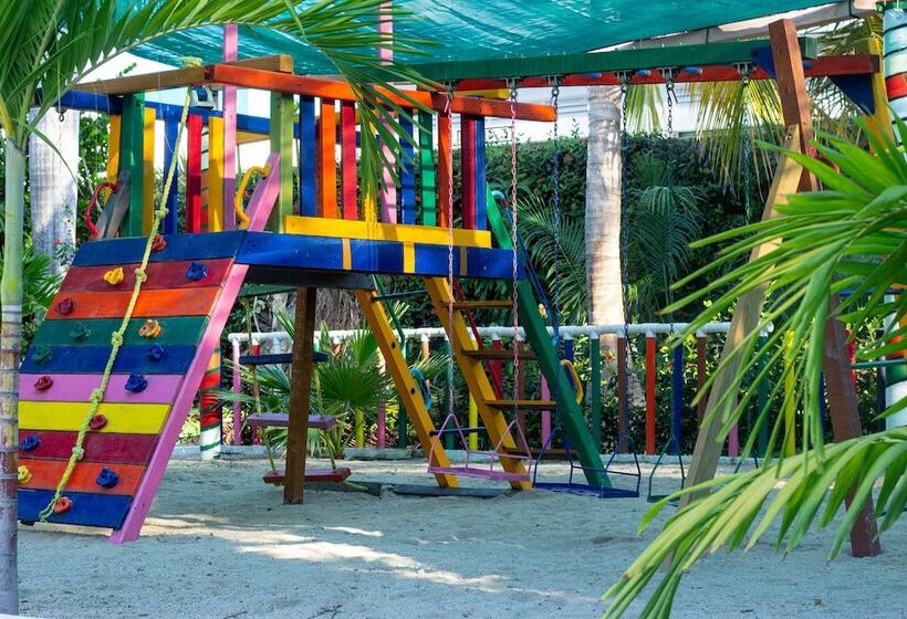 Отель Castillo Huatulco & Beach Club