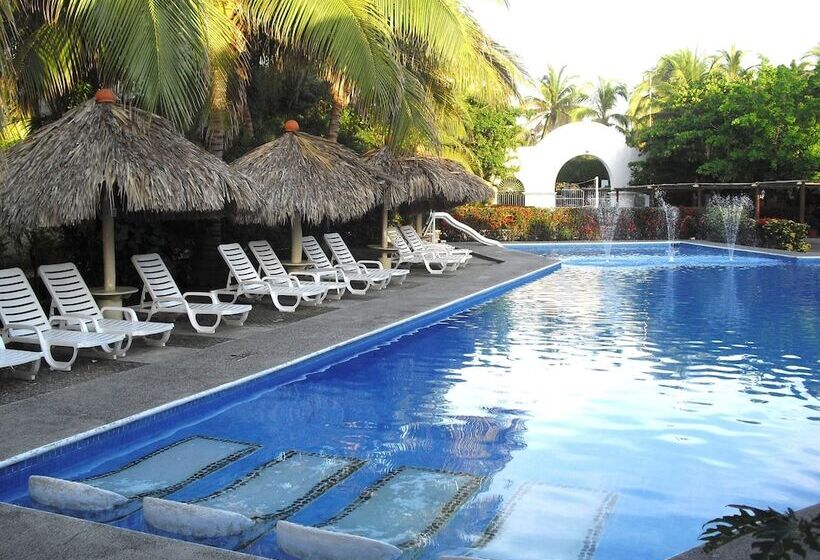 Отель Castillo Huatulco & Beach Club