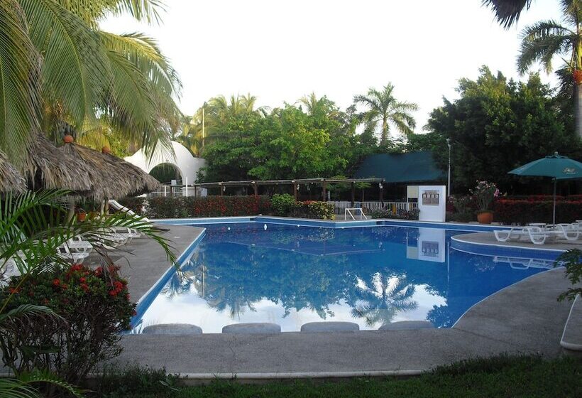 Отель Castillo Huatulco & Beach Club