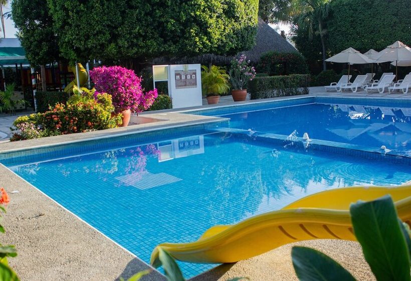 Отель Castillo Huatulco & Beach Club