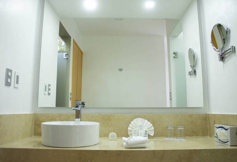 Отель Castillo Huatulco & Beach Club