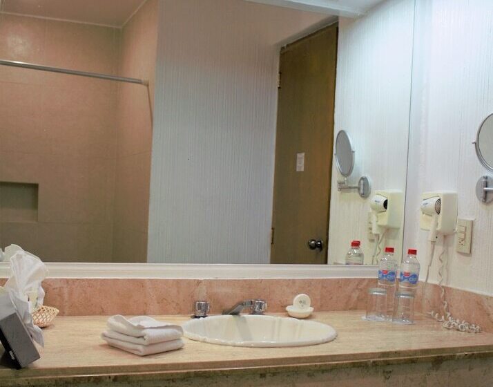 Отель Castillo Huatulco & Beach Club