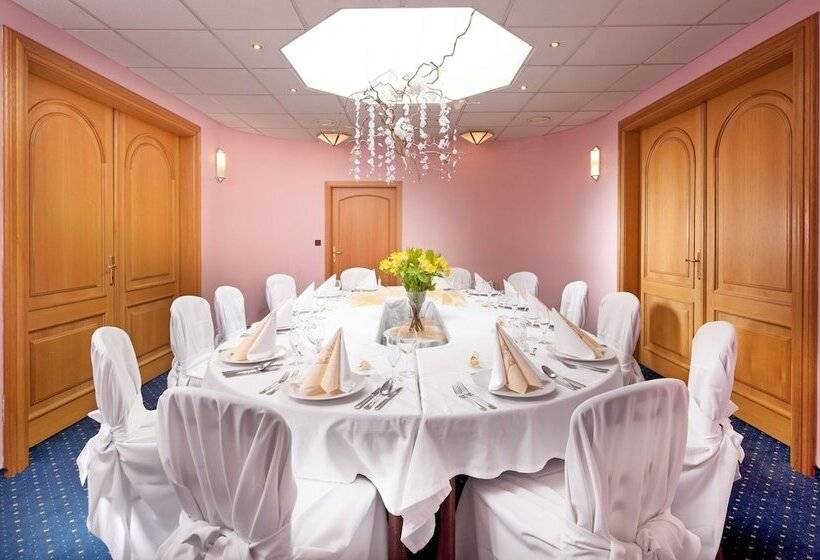 هتل Concertino Zlata Husa