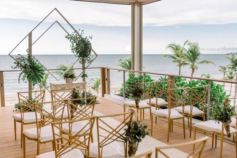 ホテル Courtyard By Marriott Isla Verde Beach Resort