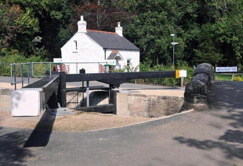 בית מלון כפרי Crowne Plaza   Belfast, An Ihg