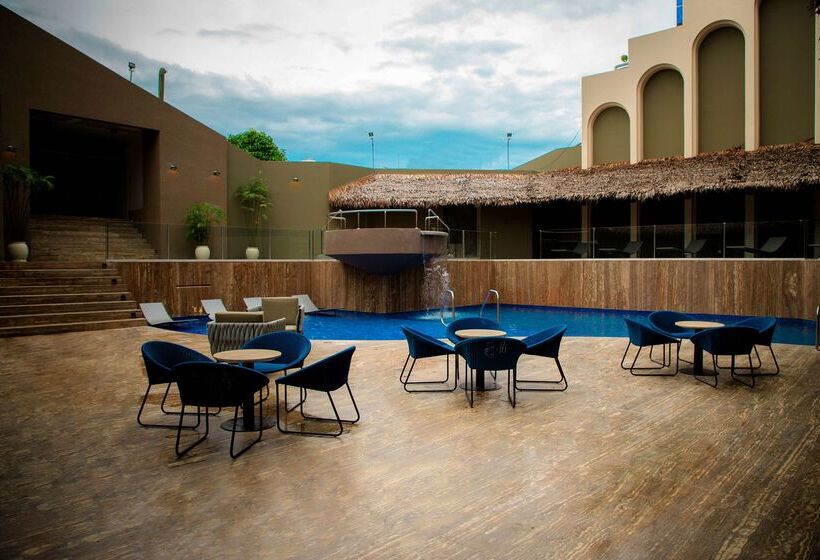 هتل Doubletree By Hilton Iquitos