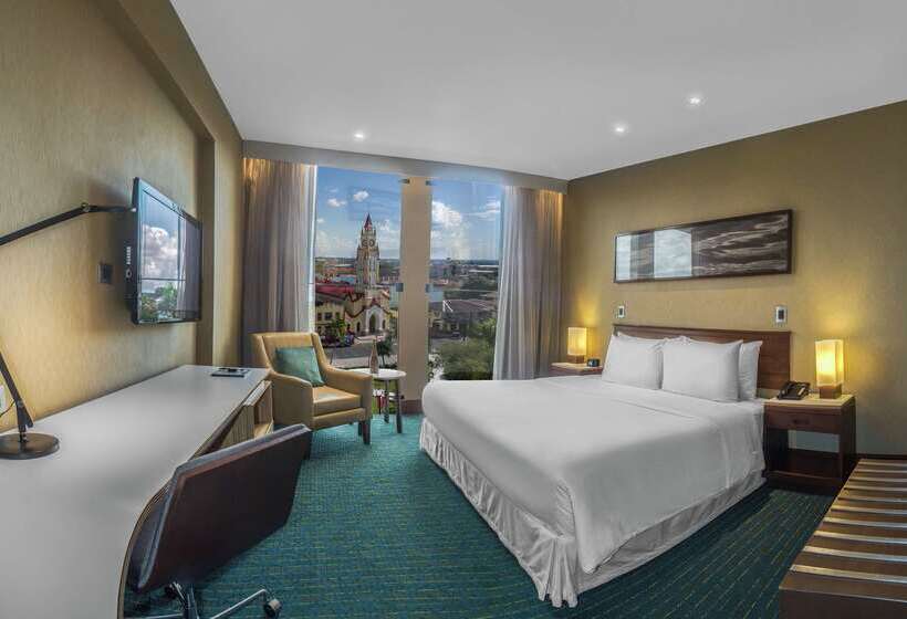 هتل Doubletree By Hilton Iquitos