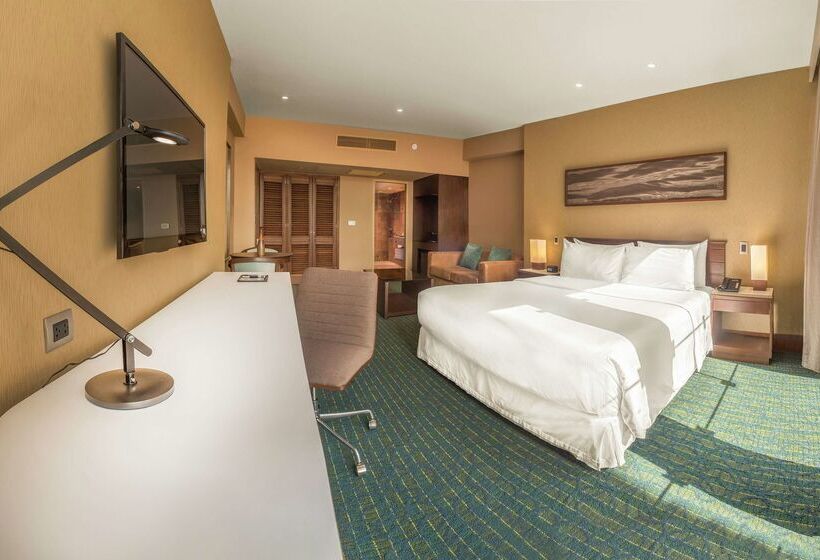 هتل Doubletree By Hilton Iquitos