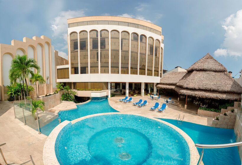 هتل Doubletree By Hilton Iquitos