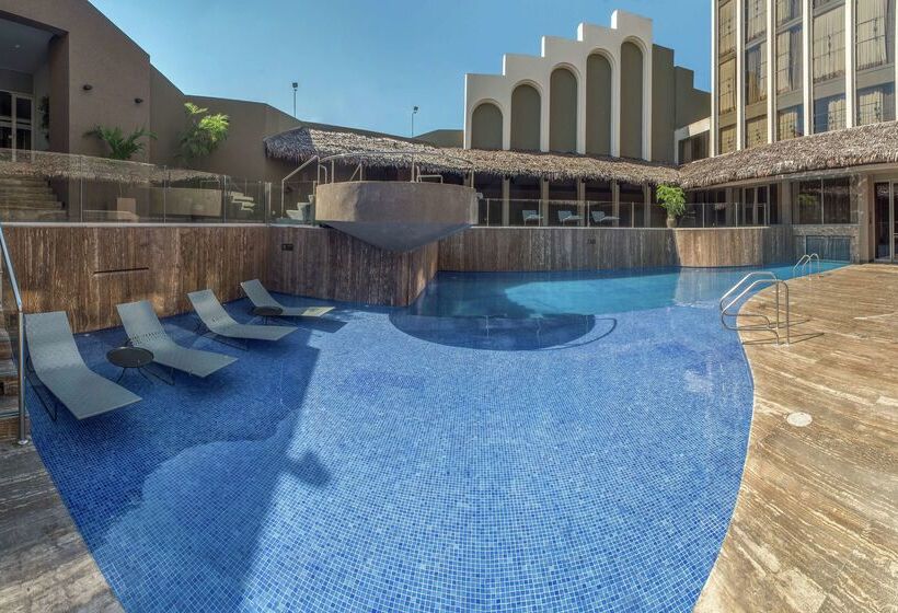 هتل Doubletree By Hilton Iquitos