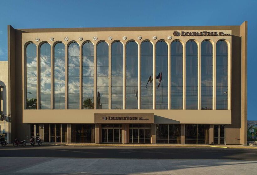 هتل Doubletree By Hilton Iquitos