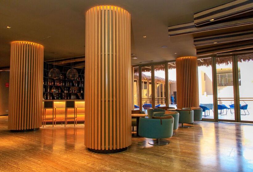 هتل Doubletree By Hilton Iquitos