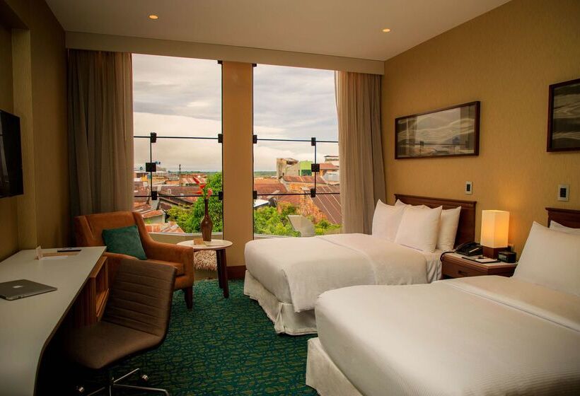 فندق Doubletree By Hilton Iquitos