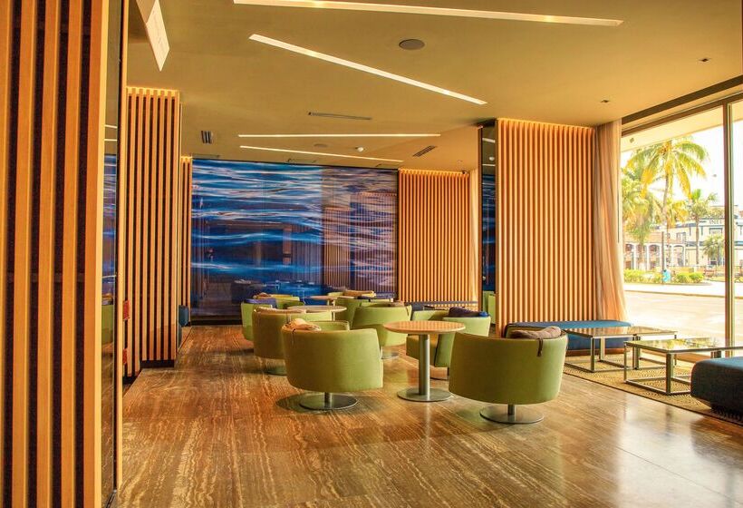 هتل Doubletree By Hilton Iquitos