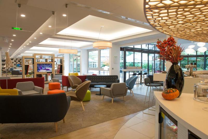 בית מלון כפרי Doubletree By Hilton Paris Bougival