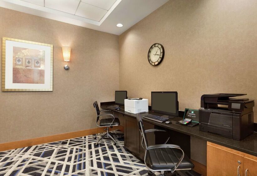 בית מלון כפרי Embassy Suites  Boston Logan Airport